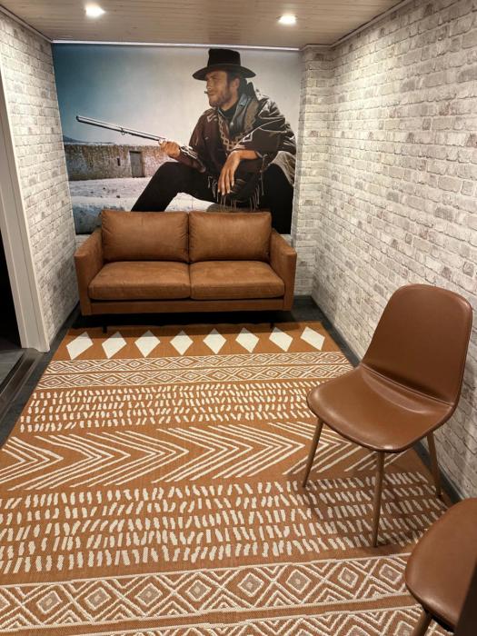 Luxury City Apartments, Downtown Loft House with Private Sauna