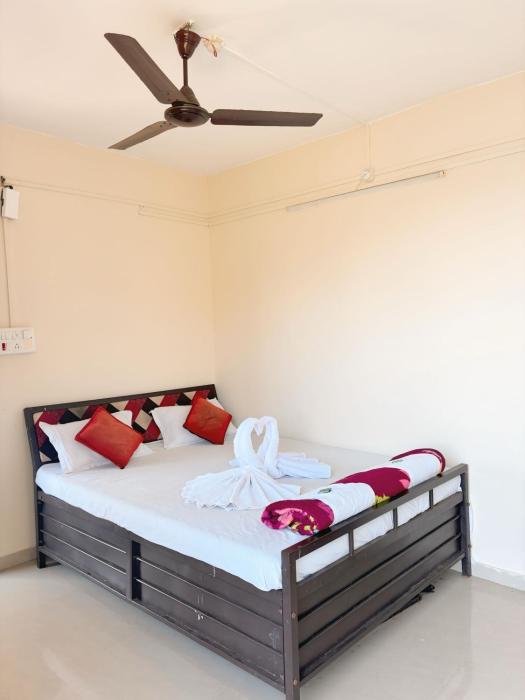 Lake view dining and Lodging