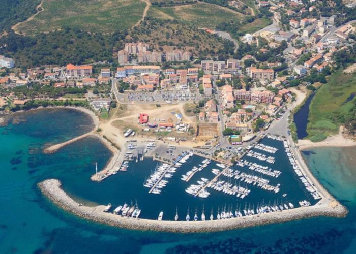 Solenzara T2 rez de villa, vue mer, proximité plage et village