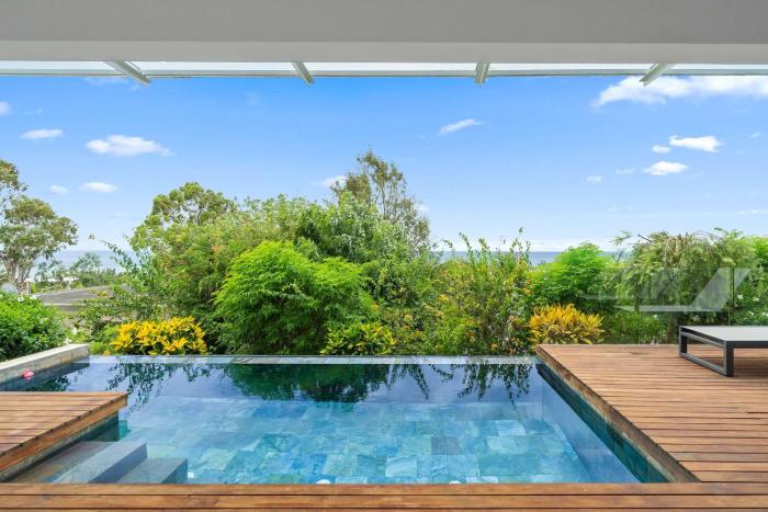 Luxury Apartment with Private Pool by Sealodge