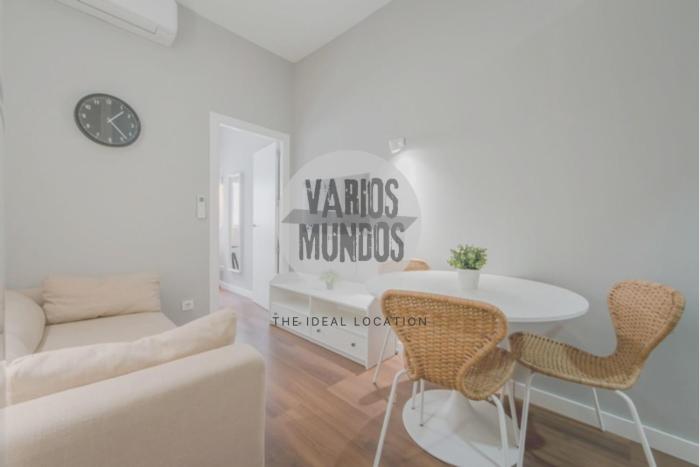 Pequeño rincón para 3, en Plaza de Chueca