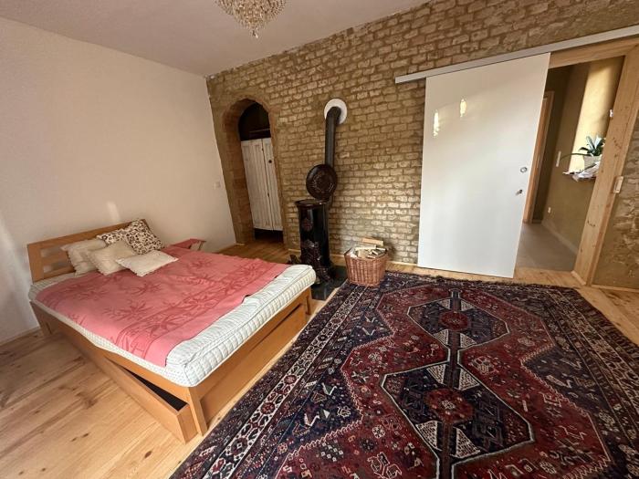 Living unit, wood heated and authentic