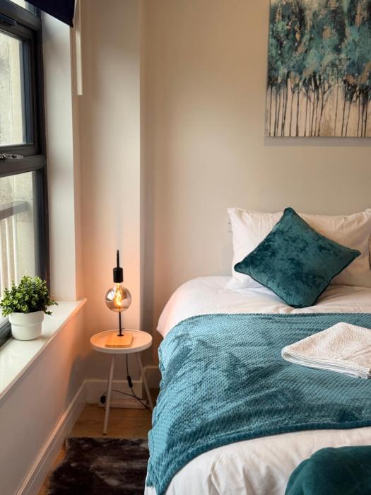 Luxury Super-King Bed Flat in Town Centre