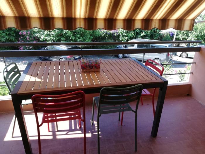 Studio cabine climatisé avec WIFI près de la plage - FR-1-776-118