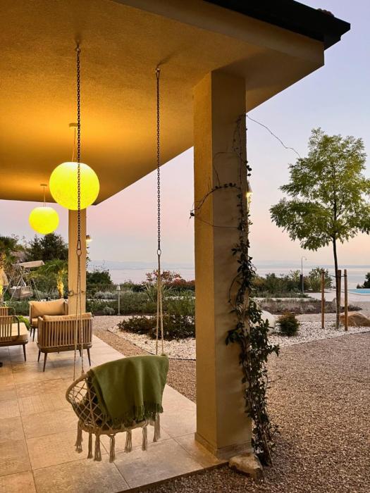 StHedonist Luxury Apartment Pool Sea and Rock