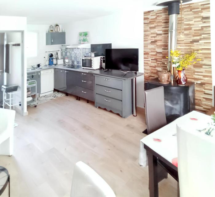 Chalet rustique à La Salvetat-sur-Agout avec vue montagne