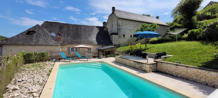 Coeur de village, maison pour 8 avec piscine
