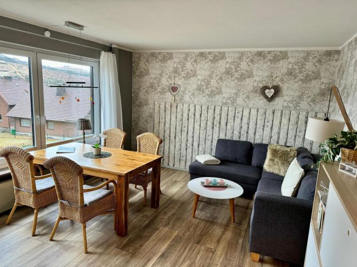 Erstklassige Ferienwohnung - zentral, Gipfelblick, Parkplatz, Schlitten & Bettwäsche inklusive!