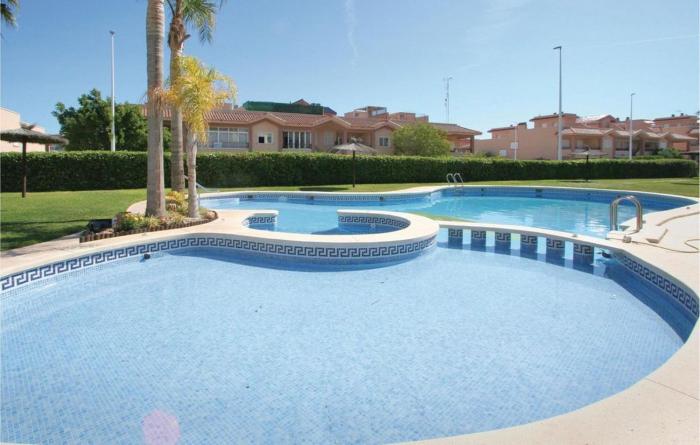 Soleada casa con piscina R50 by Novadesta