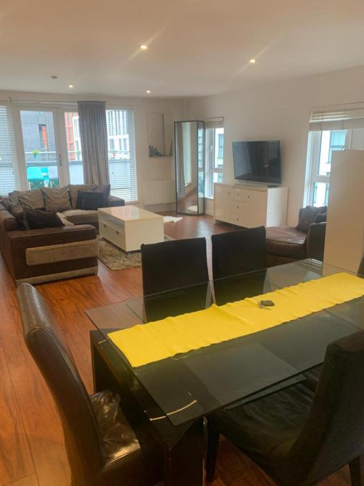 Spacious Central Penthouse Apartment With Parking