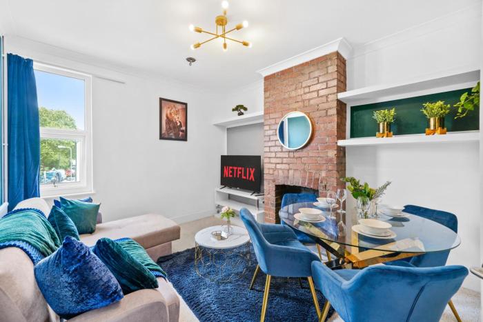 The Emerald Gem - Overlooking the Park