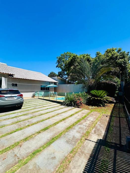 Casa com Piscina e Churrasqueira