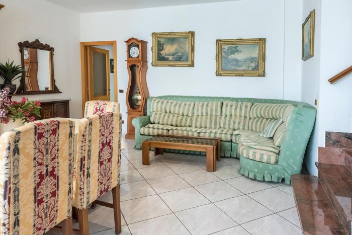 S297 - Sirolo, villetta pentalocale con giardino