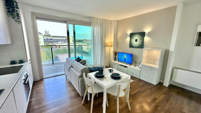 GIAX Tower Premium Modern Milanese Flat with Gym Pool view & Box