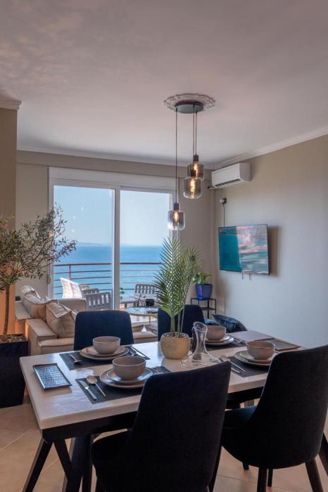 Luxurious Coastal Apartment