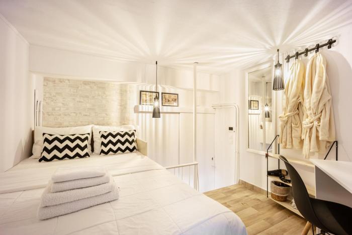 Acropolis Elegant Maisonette by LODGESPOT