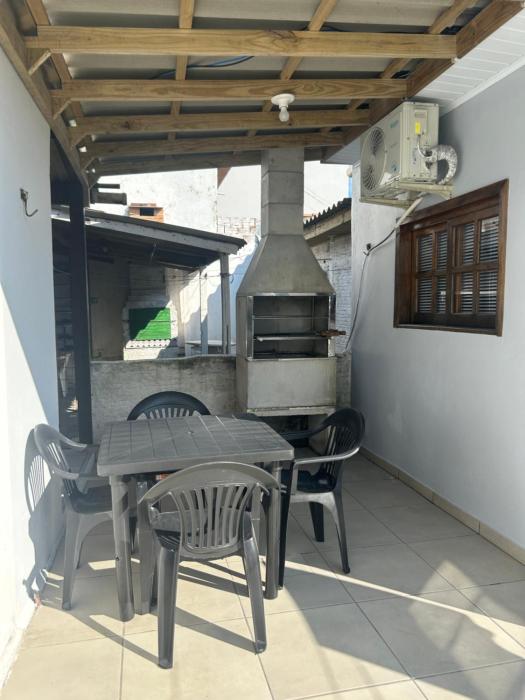 Casa nos fundos a 50 metros do mar!