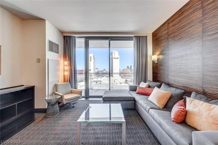 35th Floor Palms 35309 Balcony Access