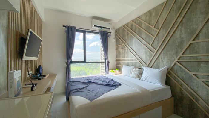 Warm and Homey Studio at Sky House Alam Sutera Apartment By Travelio
