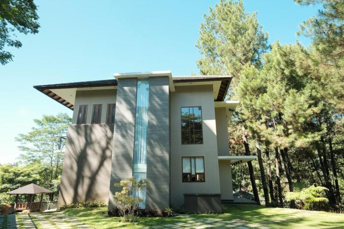 Spacious Pine Forest Villa for MAX 15