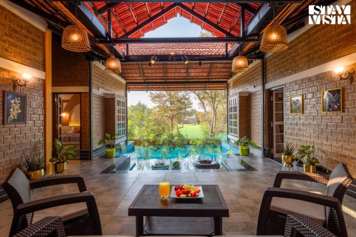 StayVistas Lumos Paradise - Villa with Infinity Pool, Terrace, Expansive Lawn & Gazebo