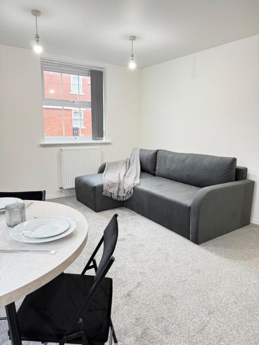 Newly Furnished Modern 2 Bedroom Flat With Free Parking in Humberstone Leicester