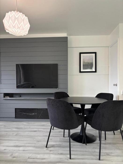 1 Bed Flat - Sleeps 2 - Parking - Wifi