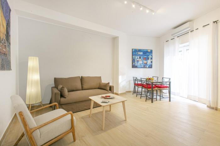 Modern apartment 100 meters from Piazza Mincio