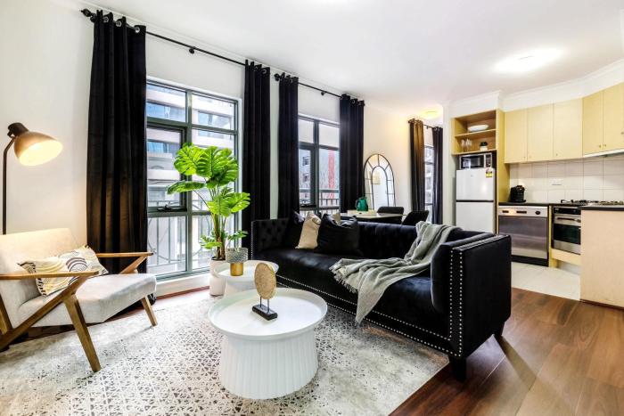 VAQUAY Monet In Melbourne CBD