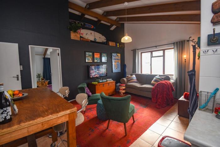 Poseidons Pad - Eclectic 2-bedroom apartment in trendy Muizenberg