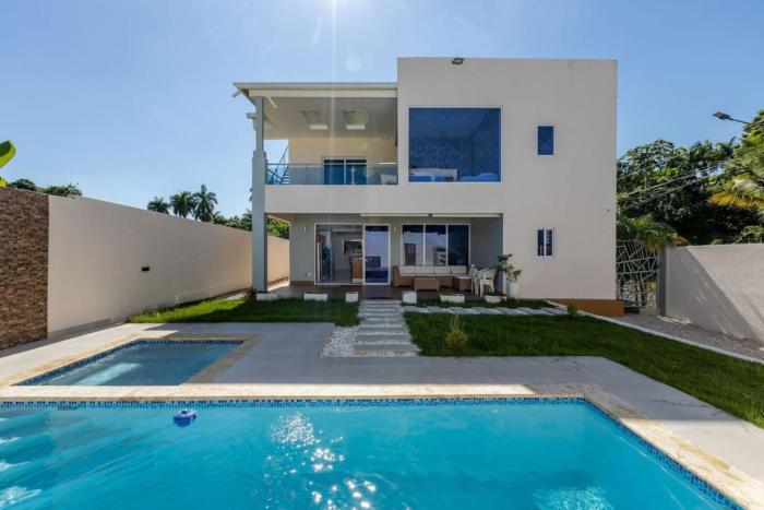 Luxurious Home with Pool