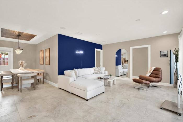 HUGE Outdoor soccer 4BR HEATED Pool house near Las Olas