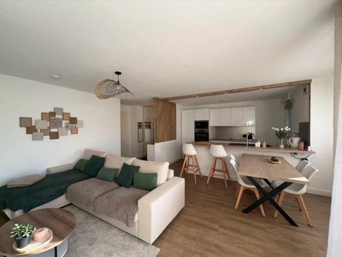 Appt entier 85m2 avec 2 chambres dont 1 suite parentale 1 bureau 1 canapé lit piscine