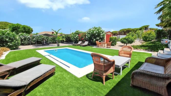 Sunny villa with private pool in Chiclana de la Frontera