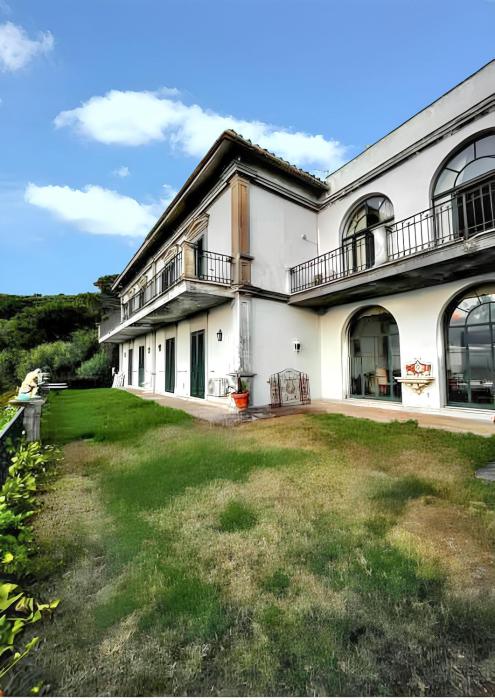 Spacious apartment with sea view in Massa Lubrense