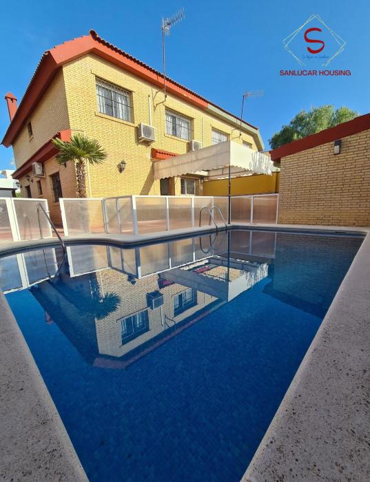 Casa Hermosilla con piscina by Sanlúcar Housing
