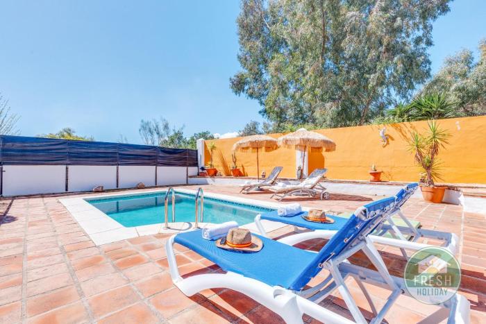 Casa Perez - family home with pool