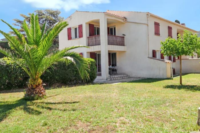 Charmant appartement à Saint-Cyr-sur-Mer avec jardin privé