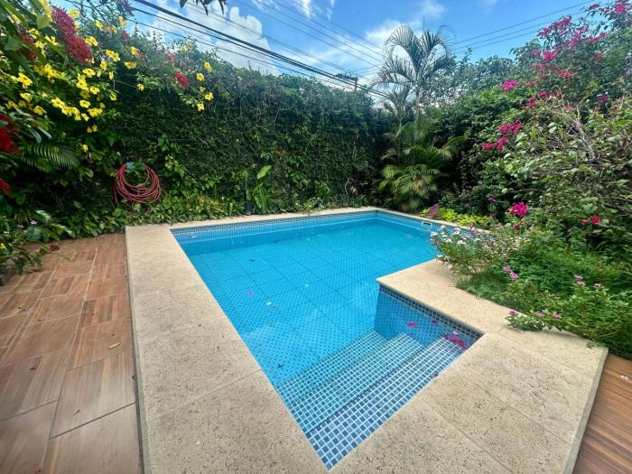 casa con piscina