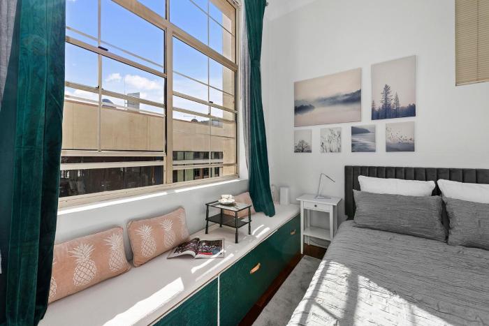 High Ceiling 1 Bedroom Apt in the Central