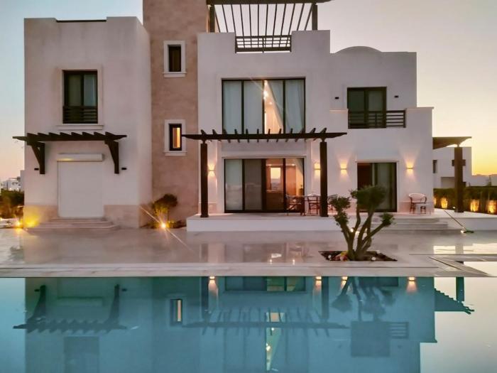 Ancient Sand villa at Elgouna with private heated pool