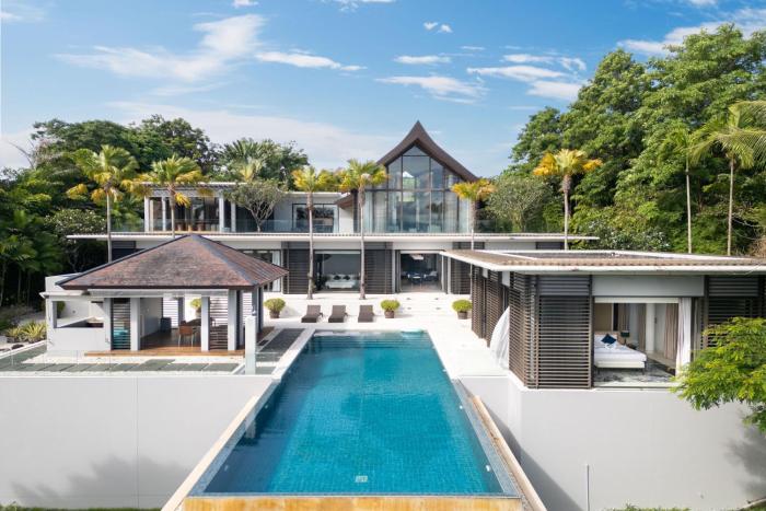 Exclusive Oceanfront Living, 5BR Pool Villa Elegance