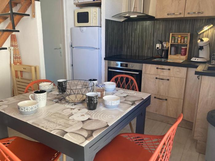 Gruissan: T2 Mezzanine 6 pers, proche plage, parking privé - FR-1-796-35