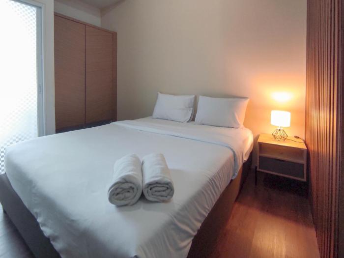 Homey Studio with Easy Pool Access Apartment at Suncity Residence By Travelio