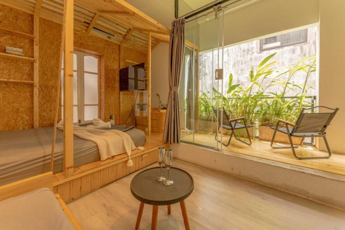 Green Balcony Wooden Bathtub Free Laundry