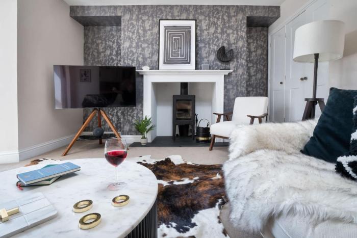 Rosemount X3 Bed Townehouse with Hot Tub & Parking, Central Windermere - Ridgestone