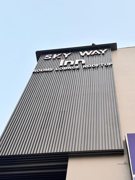 Hotel Sky Way Inn