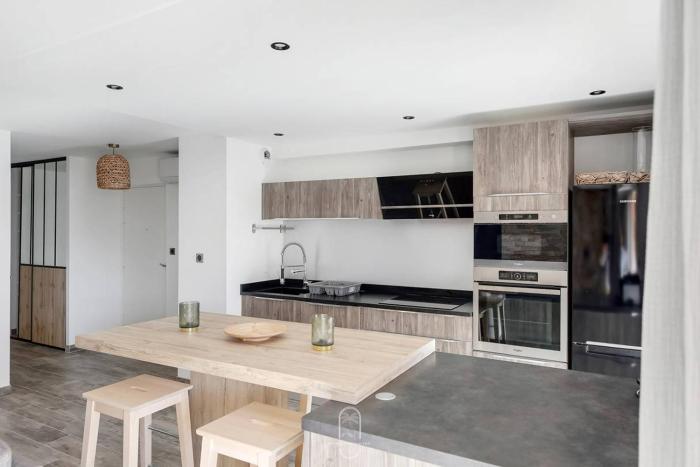 Hyères Centre-Les Floralies T3ClimGaragebalcon by HC