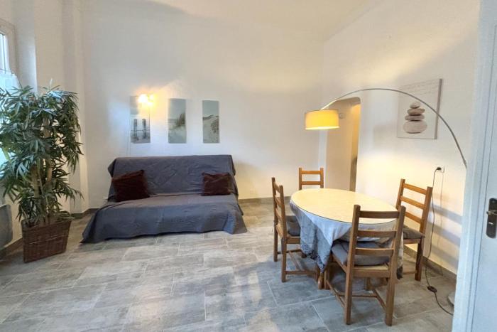 Luminous T2 on the seafront