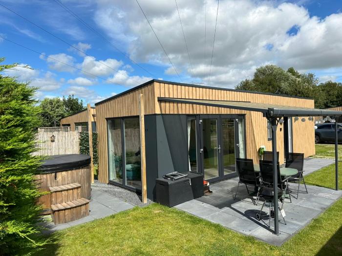 Vakantie Chalet met hottub in Ibiza stijl te Zeeland